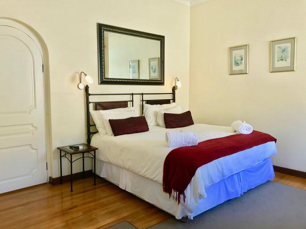 Sundown Manor Bed & Breakfast